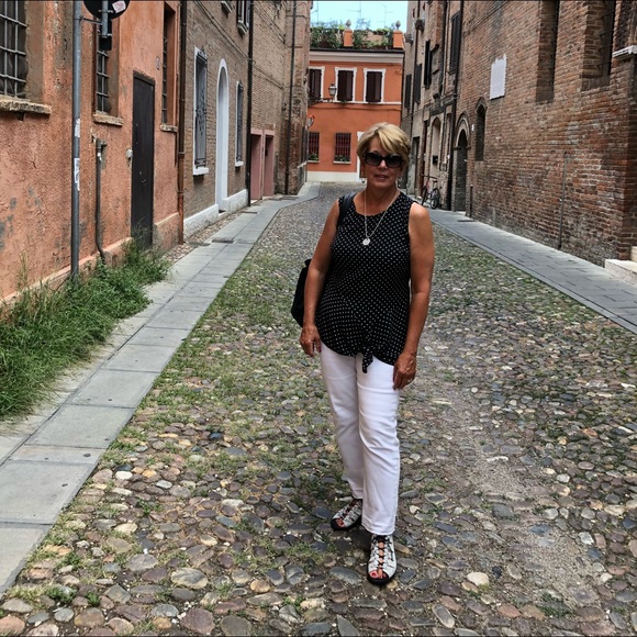 Meet your Posher, Vicki - Picture 2 of 2